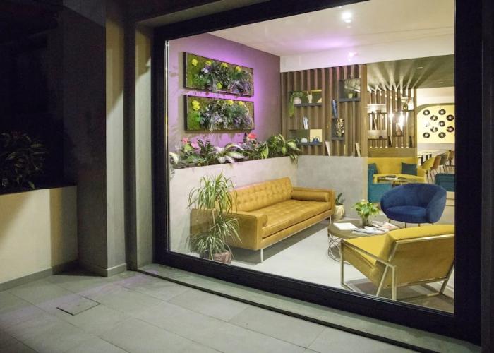 Moody smart & comfy Hotel