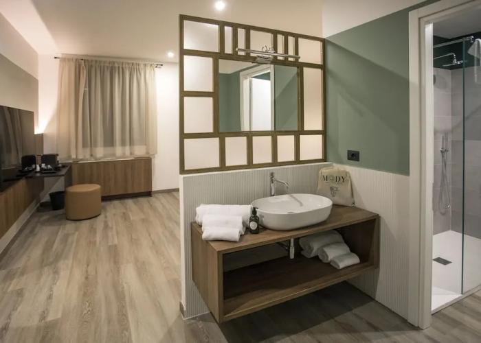 Moody smart & comfy Hotel