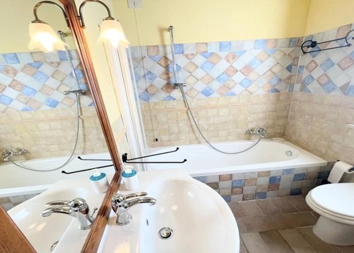 Detached Villa - Sleeps 10 - Pool - Pergola - Playground for Children - Wifi