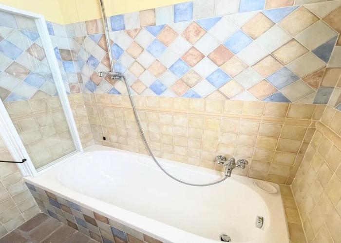 Detached Villa - Sleeps 10 - Pool - Pergola - Playground for Children - Wifi