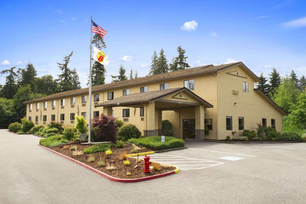 Super 8 by Wyndham Port Angeles at Olympic National Park Hotel