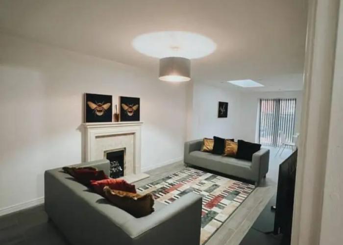 Stunning 3-bed House in Oldbury