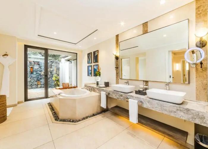Maradiva Villas Resort & Spa