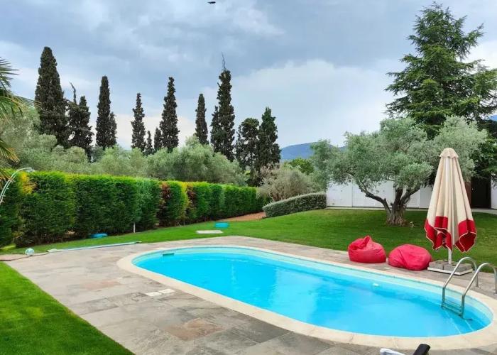 Luxurious 6 Bedroom Villa In a Great Location