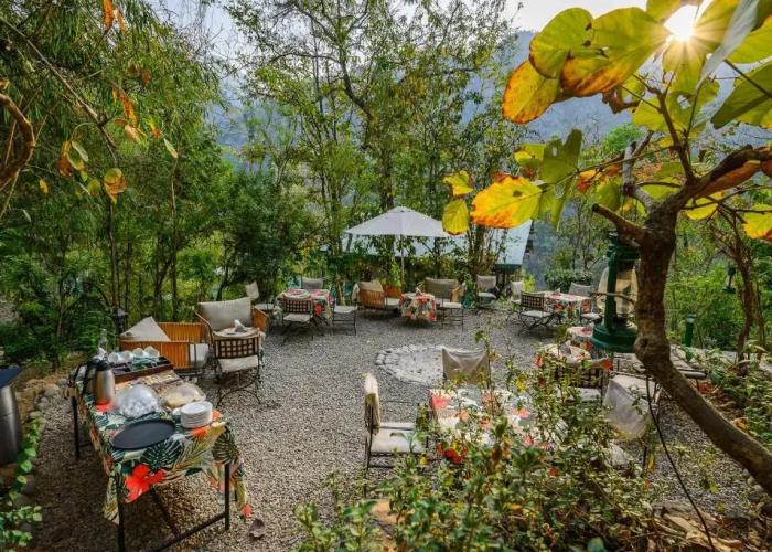 Neemrana's Glasshouse on The Ganges