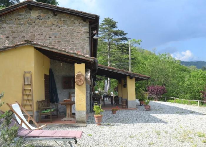 Beautiful Cottage in Pescia with Hot Tub