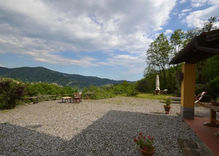Beautiful Cottage in Pescia with Hot Tub