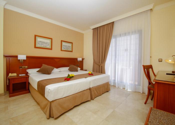 Hotel Mainake