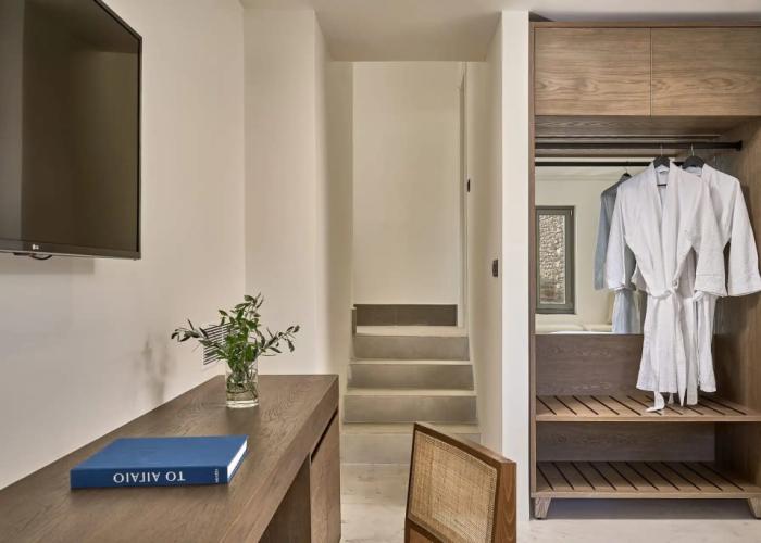 Ios Grand Pool Suites