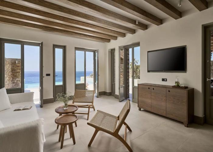 Ios Grand Pool Suites