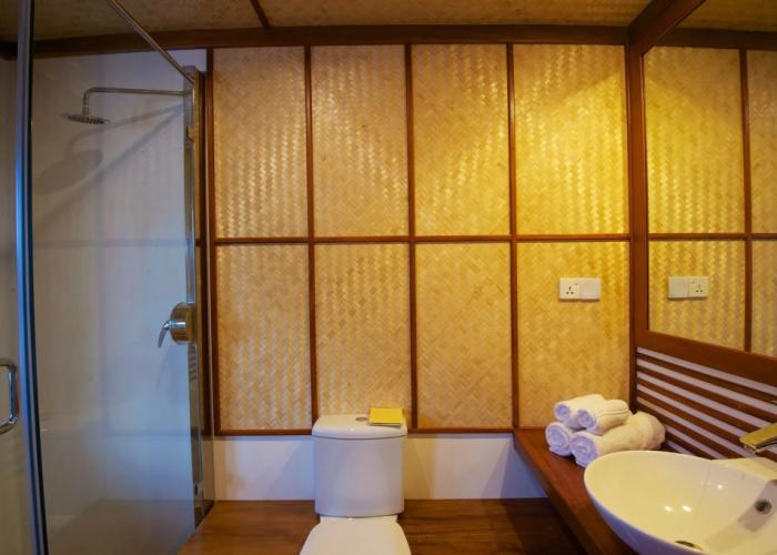 Yathra Houseboat
