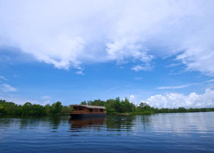 Yathra Houseboat