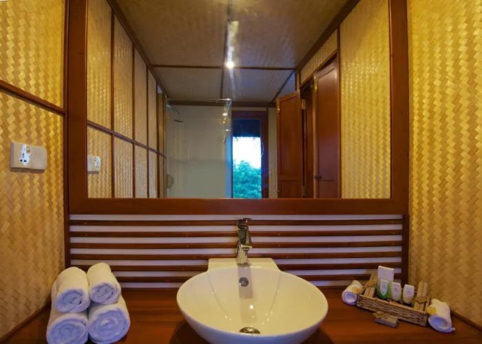 Yathra Houseboat
