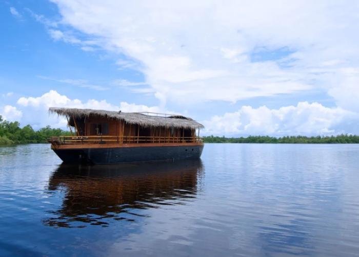 Yathra Houseboat