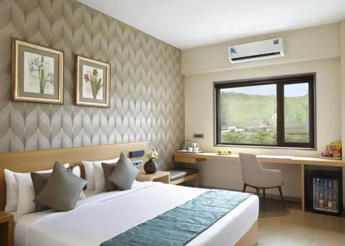 Click Hotel Junagadh
