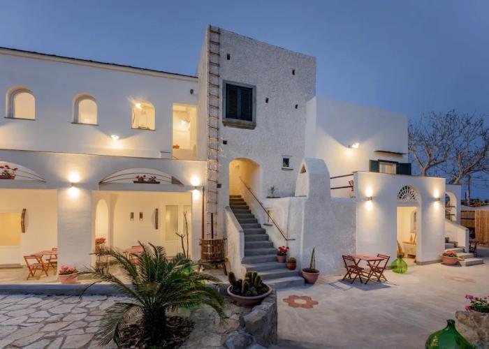 Calacala rooms, restaurant & farm experience