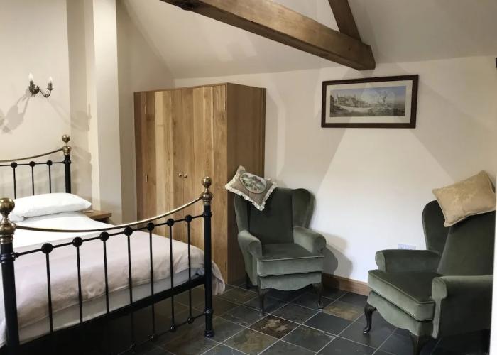 Nuneaton - Cottage - Sleeps 2 - Parking - Garden