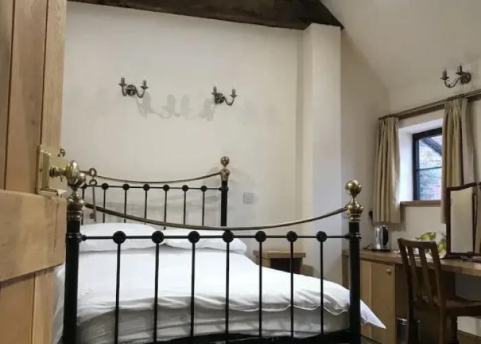 Nuneaton - Cottage - Sleeps 2 - Parking - Garden