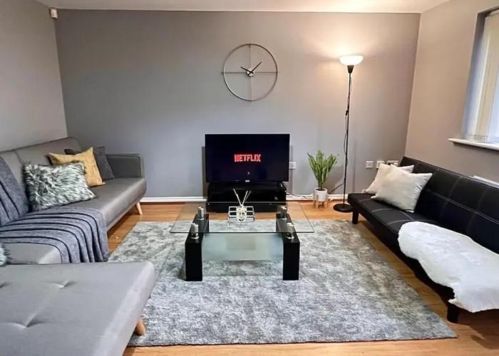 Modern 3 BR House for Contractors