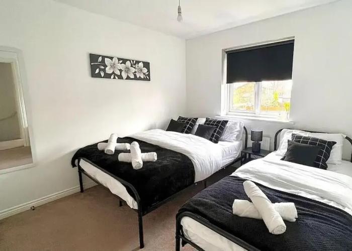 Modern 3 BR House for Contractors