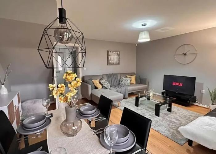 Modern 3 BR House for Contractors