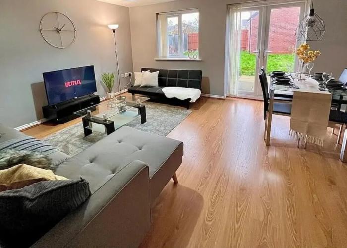 Modern 3 BR House for Contractors