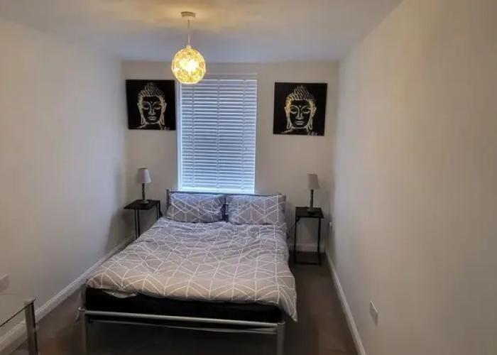 Inviting 6-bed House in Nuneaton