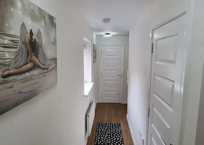 Inviting 6-bed House in Nuneaton