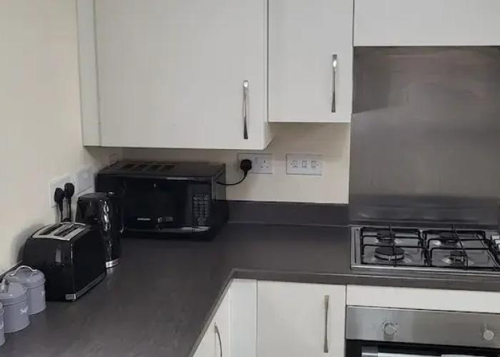 Inviting 6-bed House in Nuneaton