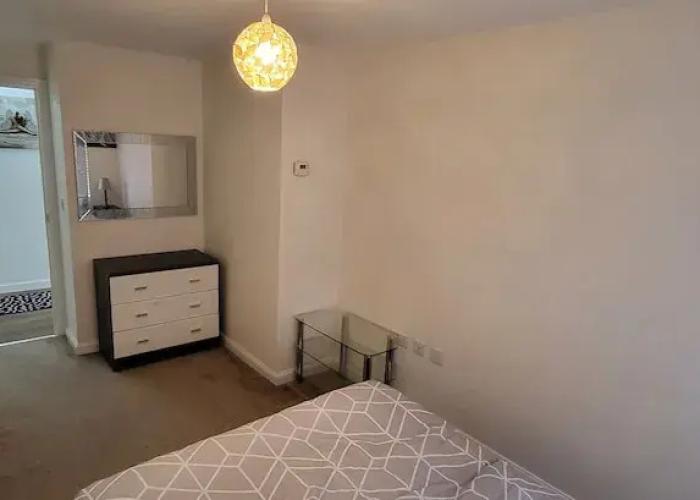 Inviting 6-bed House in Nuneaton