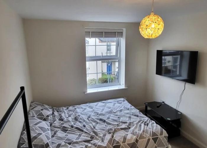 Inviting 6-bed House in Nuneaton