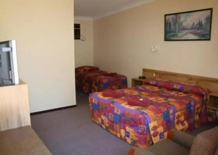 Wagon Wheel Motel