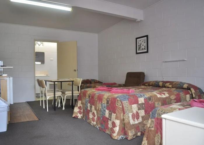 Wagon Wheel Motel