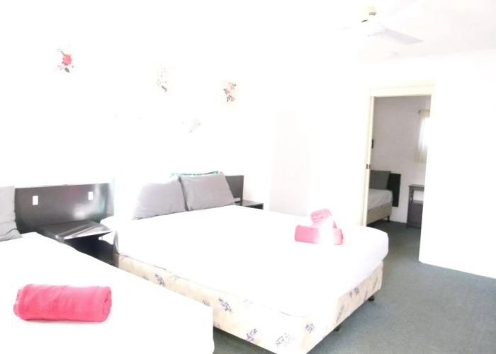 Azalea Motel