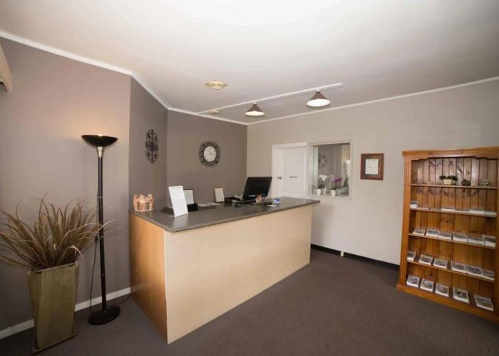 Country Gardens Motel