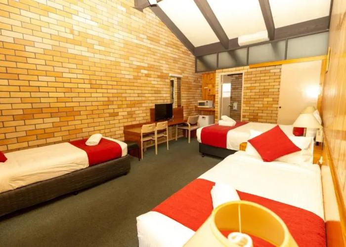 All Travellers Motor inn
