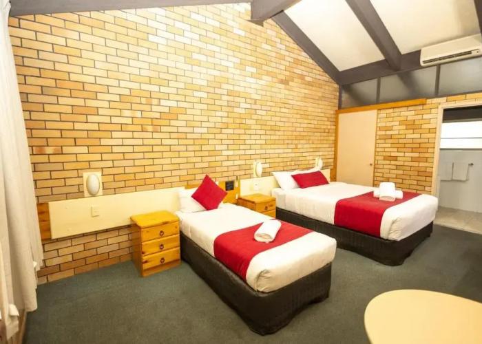 All Travellers Motor inn