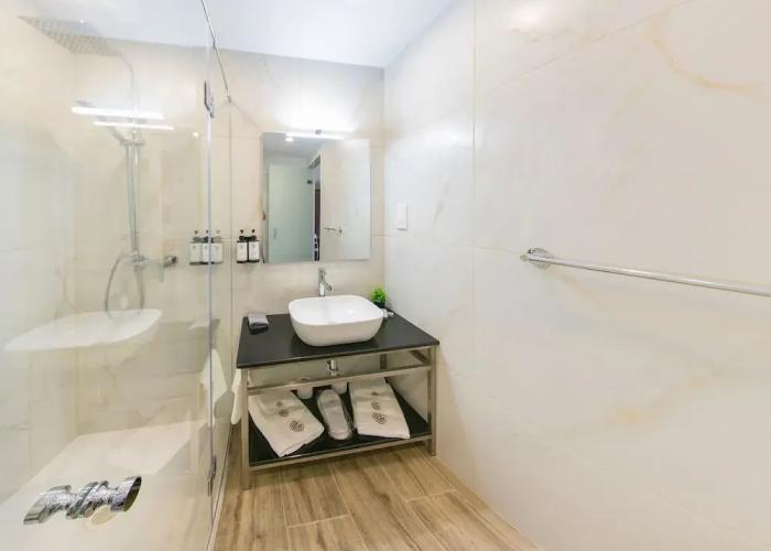 C4 Retreats by Georges Boutique Living