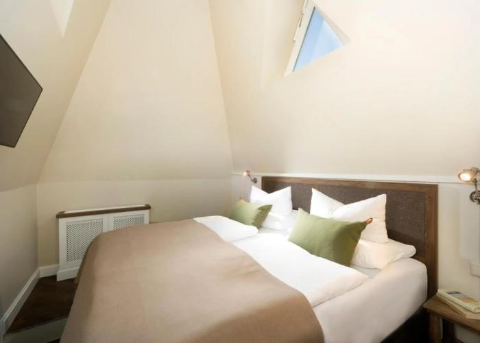 LOEV - VELA Hotel