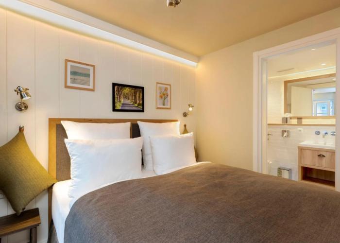 LOEV - VELA Hotel