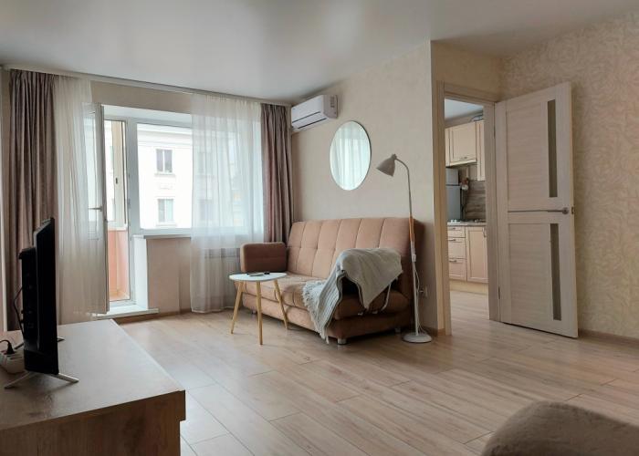 Volzhskiy bereg na Trekhsvyatskoy, 28 Flat