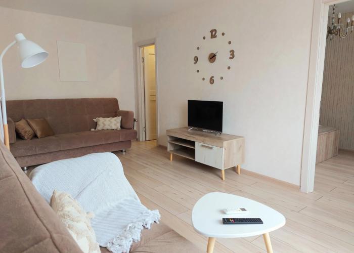 Volzhskiy bereg na Trekhsvyatskoy, 28 Flat