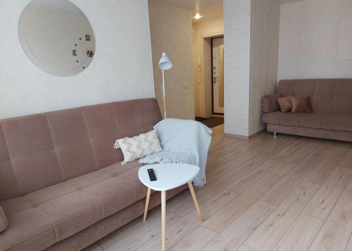 Volzhskiy bereg na Trekhsvyatskoy, 28 Flat