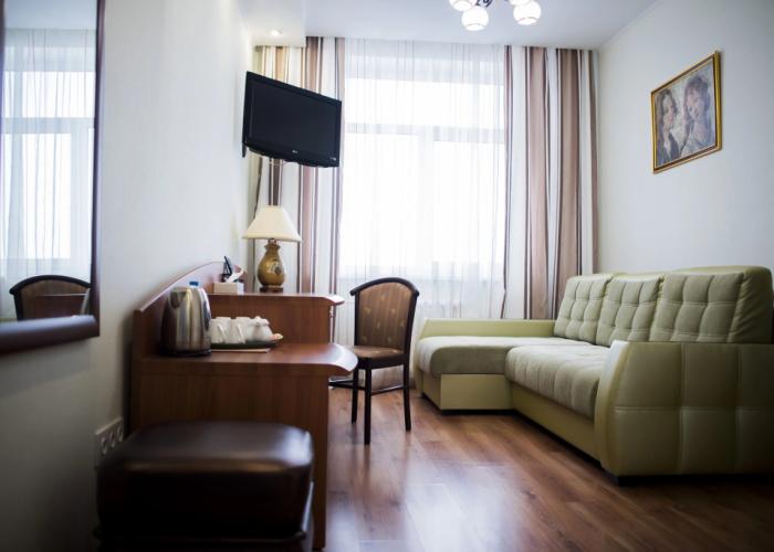 Oktyabr'skaya Hotel