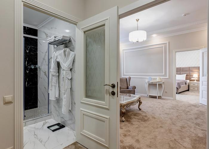 Gubernator Hotel