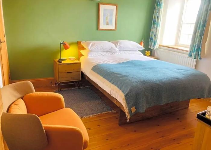 Riverside B & B