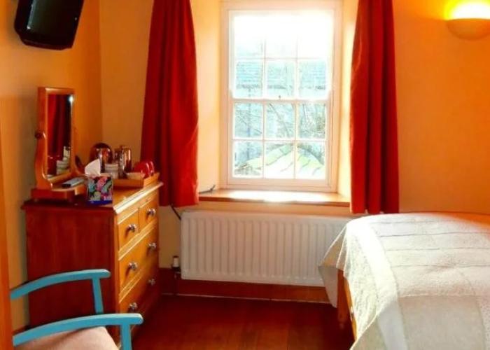 Riverside B & B