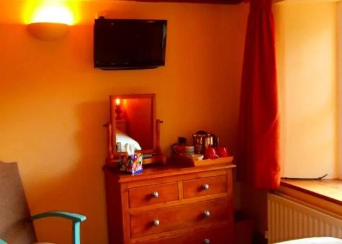 Riverside B & B