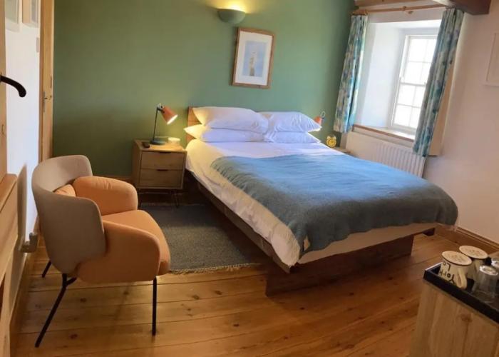 Riverside B & B