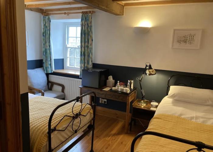 Riverside B & B